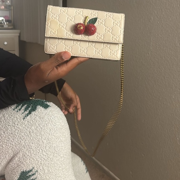 Gucci cherry - Picture 1 of 1